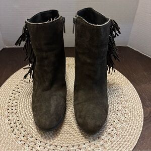 Vince Camuto Hayzee Suede Fringe Women's Ankle Bootie Olive 9.5WM